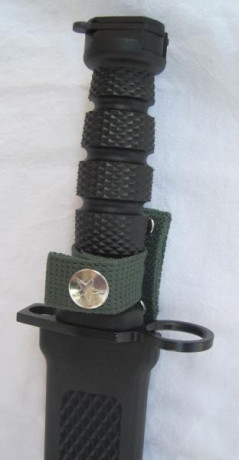 VENDO:

  -- PARA COLECCIONISMO CUCHILLOS MILITARES: --

--  BAYONETA ORIGINAL NORINCO QBZ95, china auténtica, 01