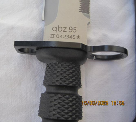 VENDO:

  -- PARA COLECCIONISMO CUCHILLOS MILITARES: --

--  BAYONETA ORIGINAL NORINCO QBZ95, china auténtica, 20