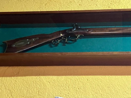 Buenas, un amigo con la licencia por caducar y con una edad respetable, pone a la venta este arma de la 02
