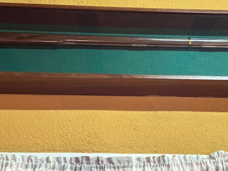 Buenas, un amigo con la licencia por caducar y con una edad respetable, pone a la venta este arma de la 01