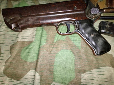 Hola, pongo a la venta un MP40 Inutilizacion Nominal Certificado de la Guardia Civil a mi nombre 
con 70