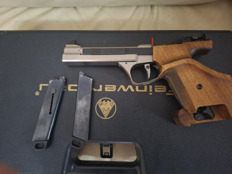 Vendo Feinwerbau AW93 en perfecto estado de uso, dos cargadores, y dos puntos de mira uno (el que lleva 00