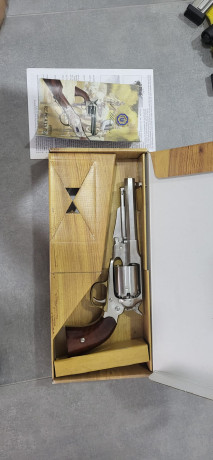 Hola a todos,
Pongo a la venta un magnífico revólver de avancarga (pólvora negra) Uberti modelo 1858 New 02