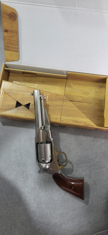 Hola a todos,
Pongo a la venta un magnífico revólver de avancarga (pólvora negra) Uberti modelo 1858 New 01