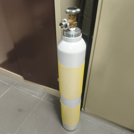 Un compañero vende botella de aire comprimido, presión de 300 bares. Tiene unos 5 años de antigüedad y 10