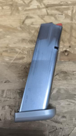 Son originales de Glock 19. 
50 euros los dos.

Y el de Tanfoglio del 9 Parabellum. 
50 euros. 01
