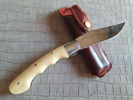 Buenas tardes compañeros,

Pongo a la venta estos cuchillos y navajas en perfecto estado

Portes dentro 100