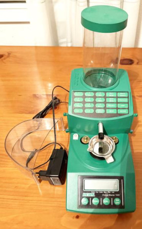 Buenos días, se vende báscula dosificadora RCBS Chargemaster 1500, con poco uso, y en perfectas condiciones, 00