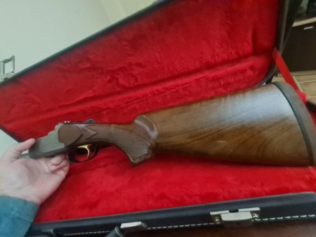 Lanber Sporting 76 cm, 12/76. Punto de fibra, estuche con 5 polichoques. Expulsora. Maletín de piel. Menos 02