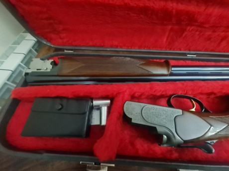 Lanber Sporting 76 cm, 12/76. Punto de fibra, estuche con 5 polichoques. Expulsora. Maletín de piel. Menos 01