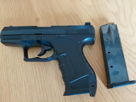 Que tal.

Un compañero vende su pistola Walther P99 9mm en impecable estado, cono nueva. La ha usado cono 00