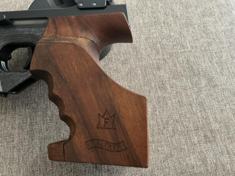 Buenas tardes, se vende cachas anatómicas originales de la pistola Walther GSP Expert, válidas también 01
