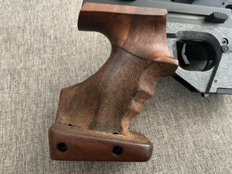 Buenas tardes, se vende cachas anatómicas originales de la pistola Walther GSP Expert, válidas también 00