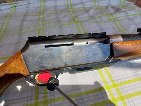 Vendo Browning Bar2 300WM mod. Safari. 
Cañon de 60cm. Cantonera de espuma muy efectiva. 
Tiene 'guerra' 01