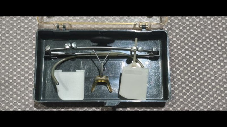 Buenos dias, estoy buscando unas gafas de tiro de las antiguas, que el tapaojo es muy grande 12