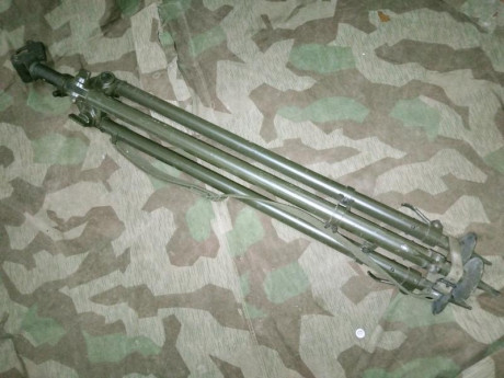 Vendo varios articulos de militaria

Un portacargador de cuero para el subfusil Yugoslavo M56 , con alojamiento 00