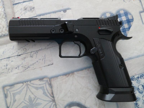 Buenas tardes a todos pongo  a la venta mi KMR ORCA L-02 calibre 9*19, black, el cañón es de 5", 01