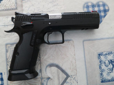 Buenas tardes a todos pongo  a la venta mi KMR ORCA L-02 calibre 9*19, black, el cañón es de 5", 00