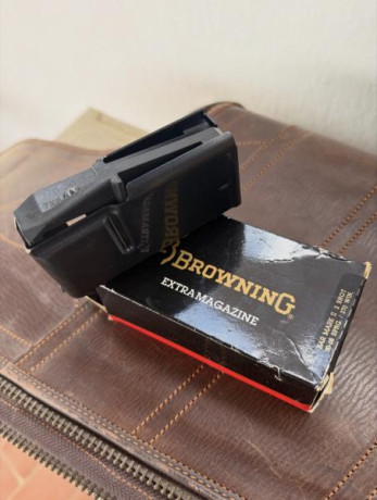Impecable Browning Bar 2 calibre 30 06 y bases originales Apel.   
Se entrega en funda de piel. 
2 cargadores 02