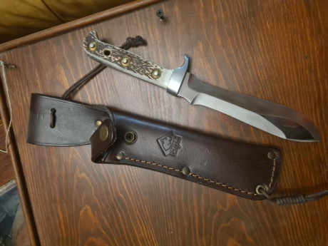 Buenas, vendo cuchillo Puma modelo White Hunter, estado NUEVO, sin usar. 250 €. 02