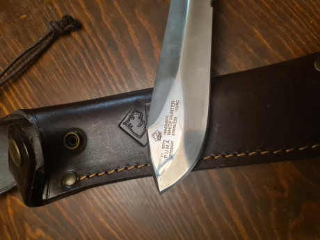 Buenas, vendo cuchillo Puma modelo White Hunter, estado NUEVO, sin usar. 250 €. 00