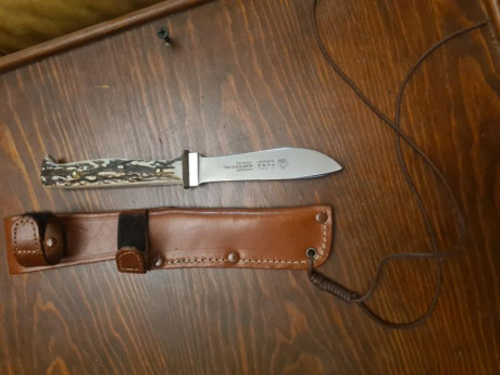 Vendo cuchillo Puma modelo Hunter's Pal, perfecto estado. 175€. 02