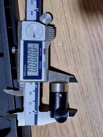 Se venden comparador de puntas, medidor de hombro ambos para el calibre .30 mas el pie de rey original 01