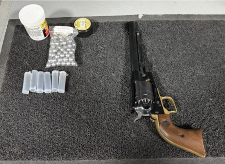 Se ofrece un magnífico Ruger Old Army cal 44, en realidad es un 45 , bola 0,457 , como nuevo, muy poco 30