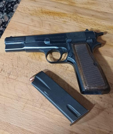 Buenas días se vende este clásico de acero en 9 para, un solo cargador, actualmente está depositada en 00