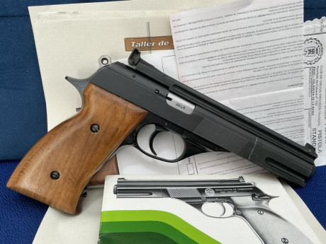 Se vende pistola del .22 LR Astra TS22 en buen estado estético y funcional .
Con cachas de diestro y otras 02