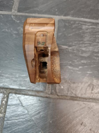 Buenas,vendo cacha algo retocada para morini CM 84e,el precio es de 180 euros 22