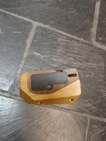 Buenas,vendo cacha algo retocada para morini CM 84e,el precio es de 180 euros 21