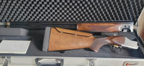 Un compañero vende una escopeta superpuesta Browning Ultra XS Sporting con 71cm de cañón porteado con 01