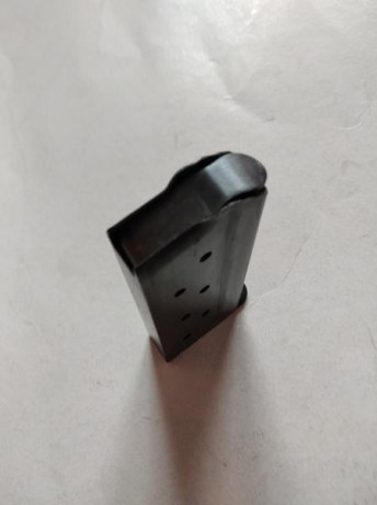 Hola a todos, vendo cargador para la carabina Destroyer del calibre 9 largo Monohilera 
el cargador apenas 151