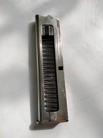 Vendo cargador para pistola Italiana Glisenti 1910
Esta en un estado excelente 
Precio 110 euros mas envio 00