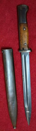 Bayoneta para Mauser K98 de 1935 con su vaina coincidente.

Fabricante: Ernst Pack & Söhne. Conocida 11