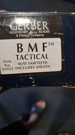 Antiguo cuchillo de Gerber bmf modelo liso con brujula silva y piedra de afila.
Nuevo a estrenar
380 euroa 10