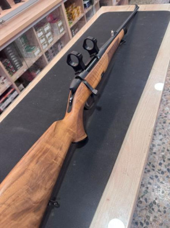 *SE VENDE:* 

 *Steyr Mannlicher Modelo CLii* 

Gatillo al Pelo, caibre 300wm
Anillas de 34mm

Como nuevo, 00