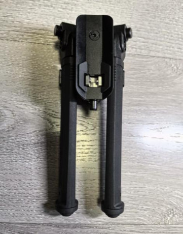 Estoy pensando en comprar un bípode para los recechos, pero tengo el problema de montarlo en mi browning 101