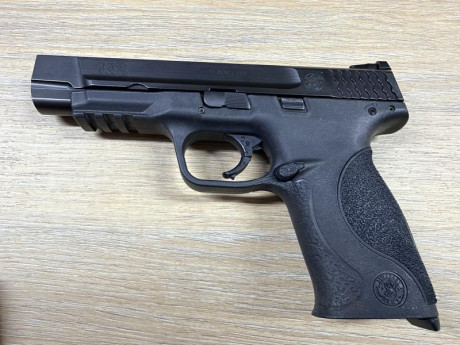Hola compañeros.

Vendo S&W M&P9 del PB con cañon de 5 pulgadas. 

La compré por la estética y 01