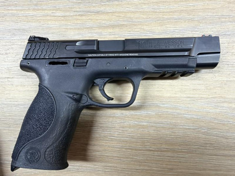 Hola compañeros.

Vendo S&W M&P9 del PB con cañon de 5 pulgadas. 

La compré por la estética y 00