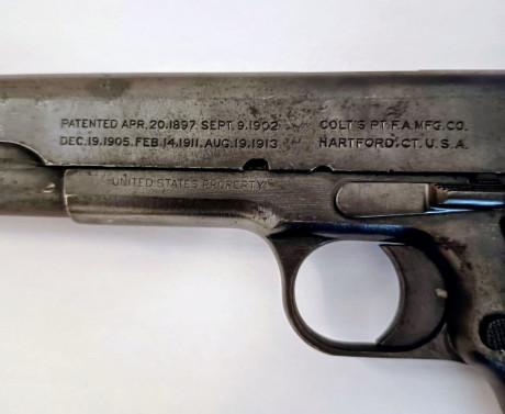 Se vende Colt M1911, fabricada en 1918, pavón de fabrica , tiene tres cargadores y maletín.
Estado totalmente 02