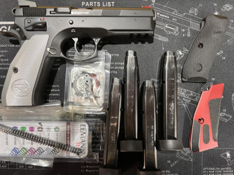 Vendo   Pistola CZ 75 SP-01 Shadow 1   Cal. 9×19. 
Recién revisada por armero, cambiados los muelles y 22