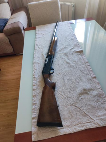 Se vende escopeta Benelli premium en perfecto estado con 5 polichok precio 450 euros 01