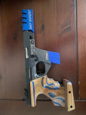 Vendo Pistola Walther GSP EXPERT Calibre 32 con muy poco uso, con su maletín original y dos cargadores 01