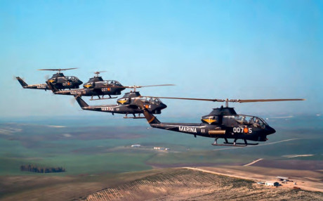 Comprar los que sean necesarios AH-1Z Viper y dejemos de complicar las cosas con los F-35... Al coste 14