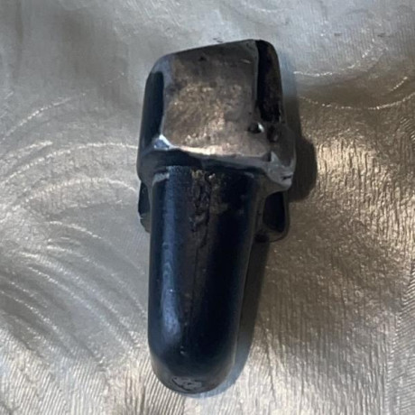 Hola, tengo un cargador de TAURUS PT99 AF 9mm.  y tiene desgastada la zona que activa la palanca de retención 01