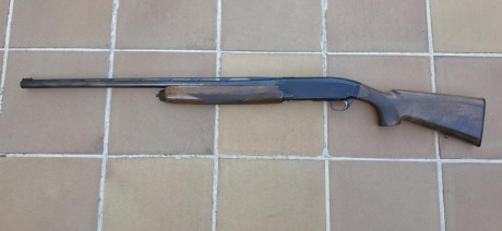 Se vende esta escopeta, antigua, pero repasada por armero y funcionando a la perfección. 71 cm. de cañón, 10
