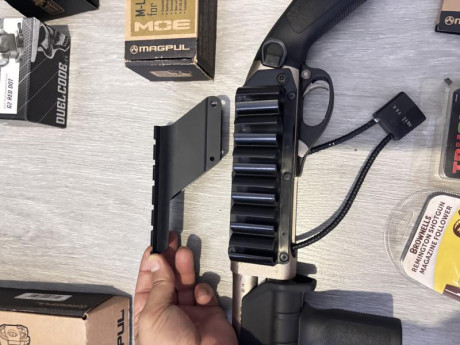 Por no usar, vendo Rem. 870 Marine Magnum customizada Magpul. 
Punto de mira Fibra/tritio Meprolight
Porta 152