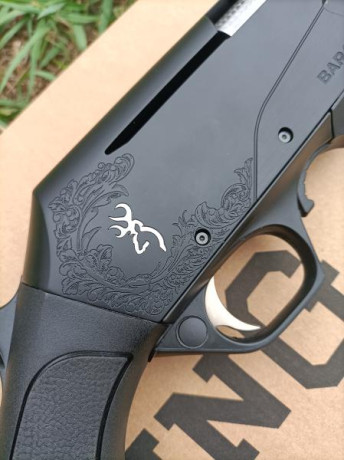 Browning bar 4x modelo élite,con culata y guardamanos composite negro,cal 300 win mag.cañon acanalado 00